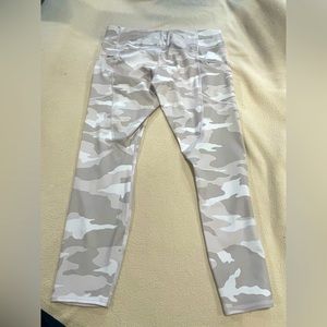 Athleta Women’s Light Camo Print Leggings Size:10 — Never Worn